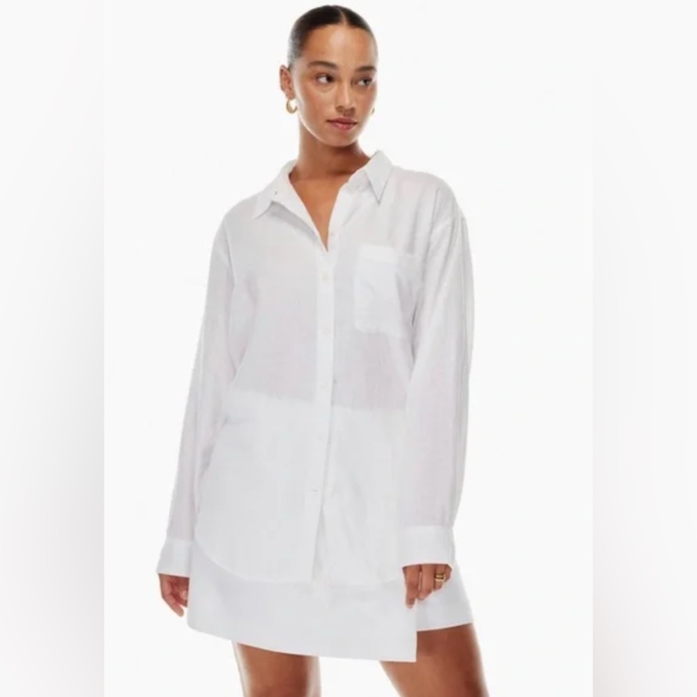 Aritzia Babaton ‘Elizabeth’ Blouse in white and size XS